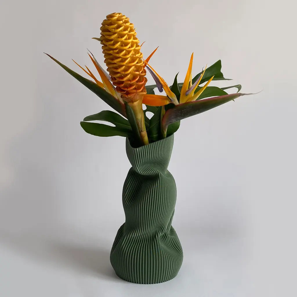 Vase Wrinkle by É Pedra