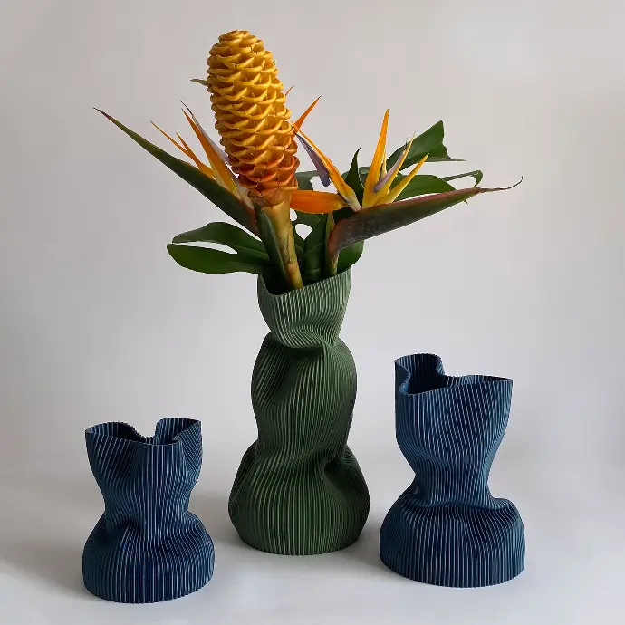 Vase Wrinkle by É Pedra