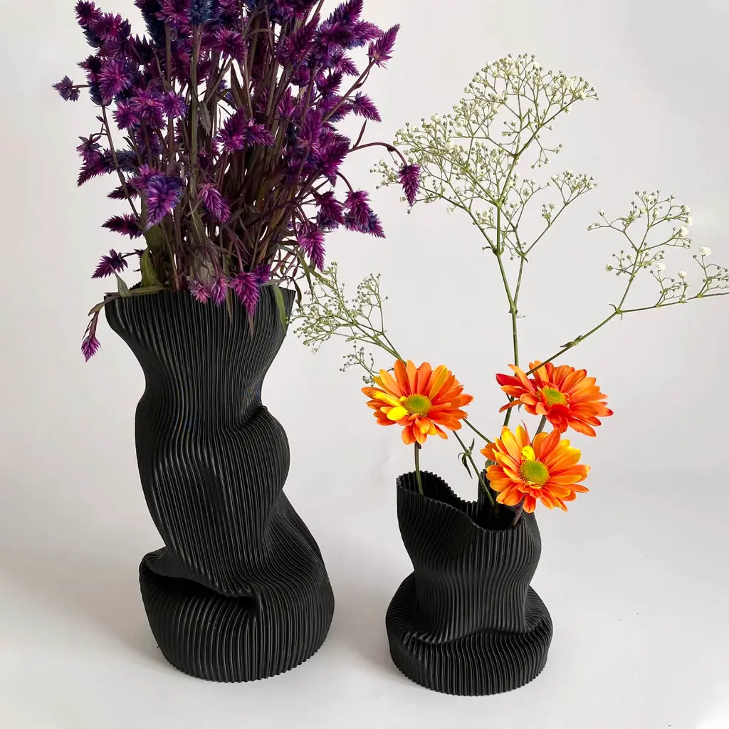 Vase Wrinkle by É Pedra BLACK