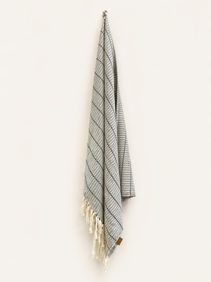 Throw Raw Black by Deco