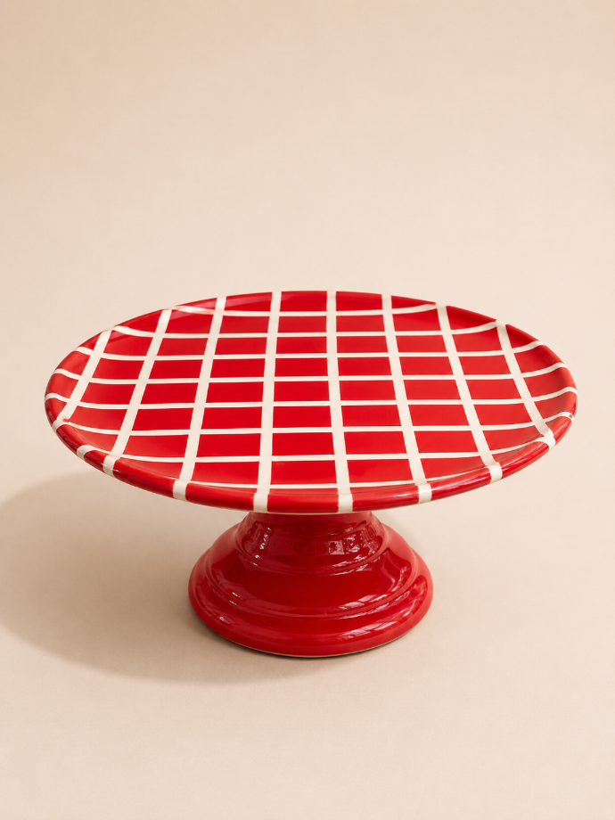 Red cake stand by Atelier da Renata