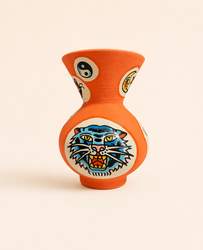 [jul0002] Vase Coral Cat by Juliana Wimmers
